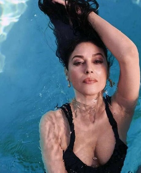 Monica Bellucci セックスモデル 写真