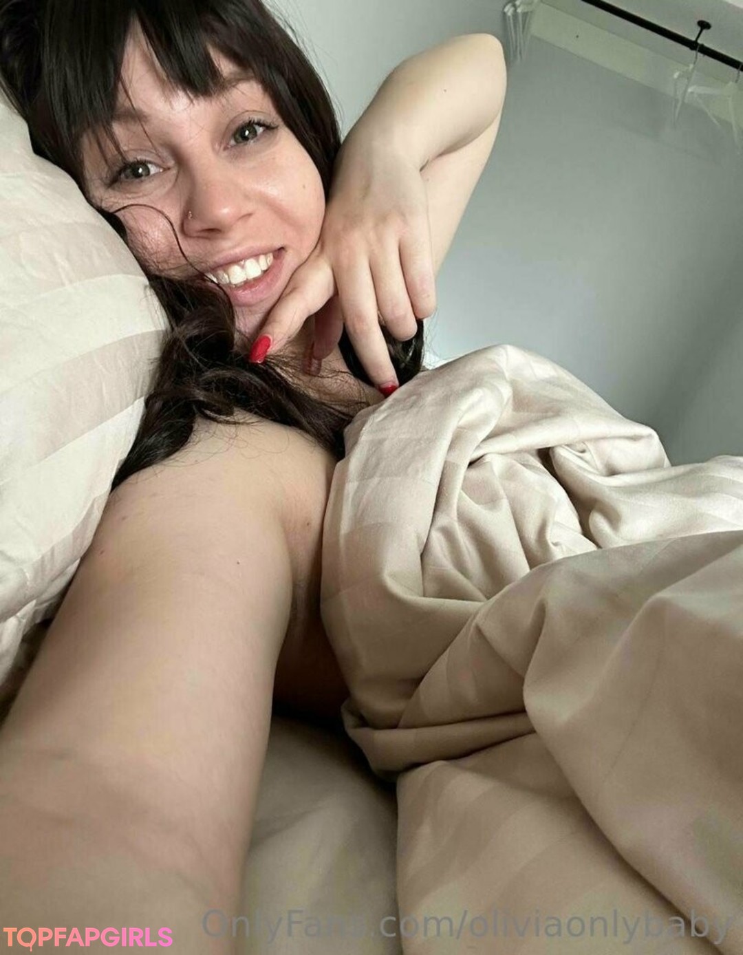 コロンビアのティーンオンリーファンズ アートヌード 画像