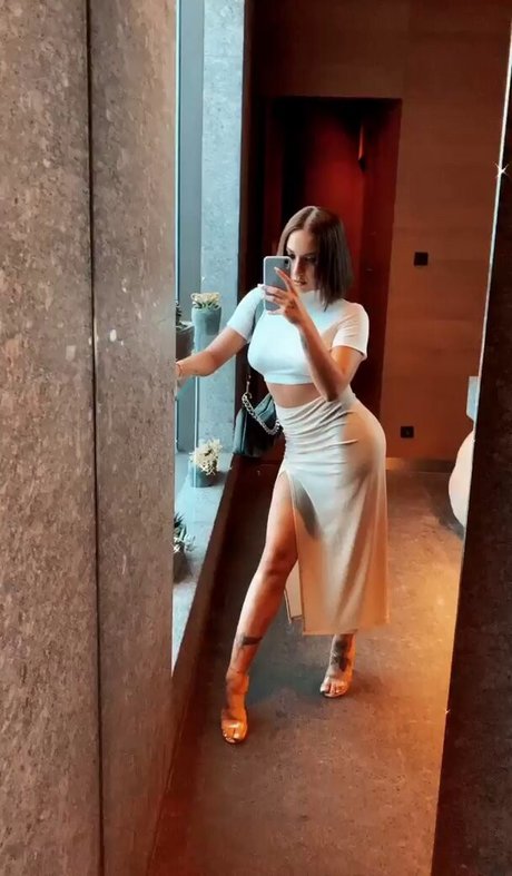 neskaranow セクシーモデル 写真