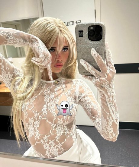 Nessa Barrett エロティックモデル 画像
