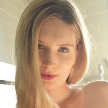 Lily Hart 完璧なモデル ギャラリー