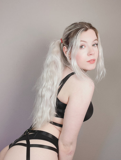 Jazlyn Skyy 裸の女優 写真