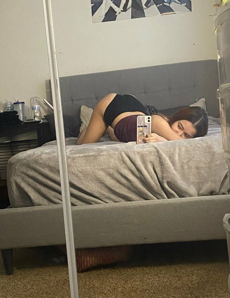tinyrissy 女優 写真