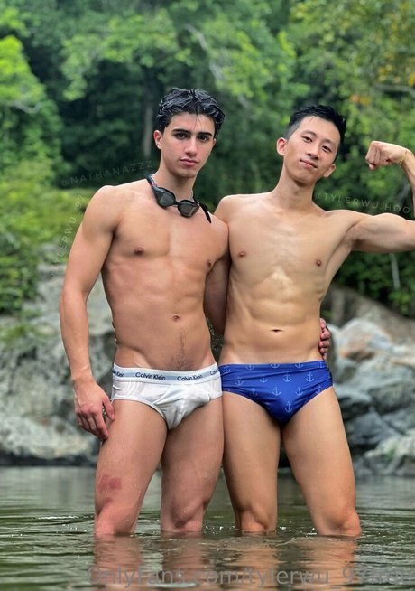美しいレディボーイOnlyFans アート裸 写真