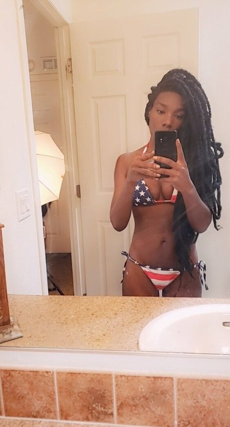 Sarika Soal エロティックモデル 画像