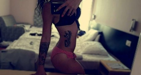 alittlebitpsycho98 美しいモデル 写真