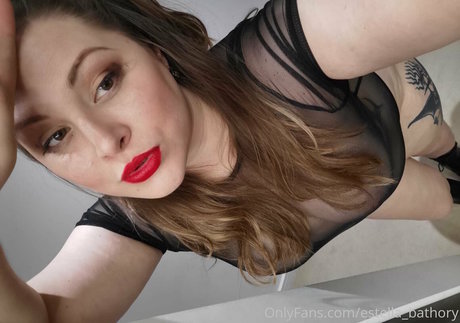 estella bathory エロティックなスター 写真