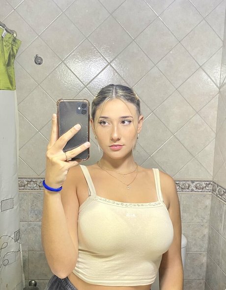 Yami Sanchez 裸のモデル 画像