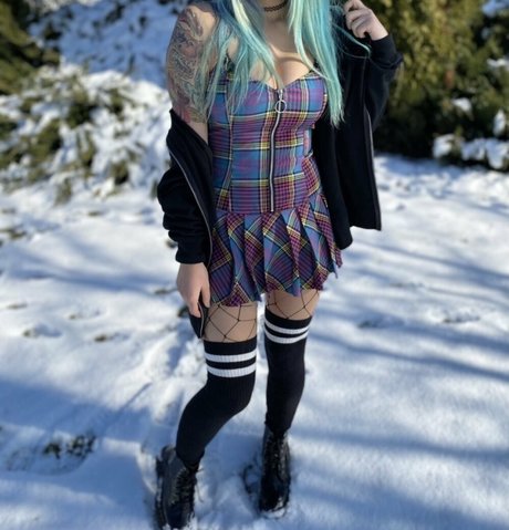 hollyhellfree 美しいモデル 画像