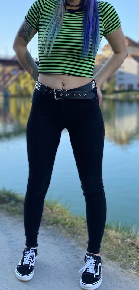 hollyhellfree 独占女優 写真