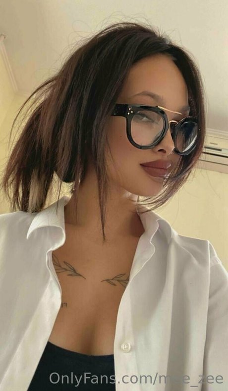 mee zee ポルノ女優 写真