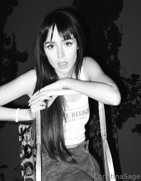 christinasage アダルトモデル 写真