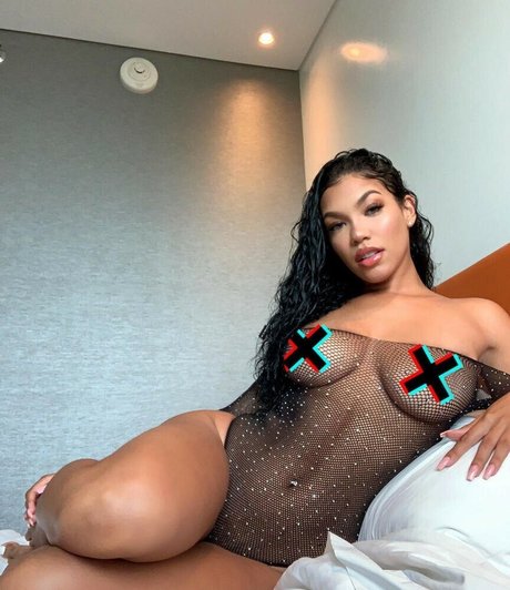 xttiona セクシーモデル 画像
