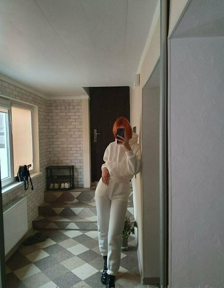 rebekka red fox XXXモデル 画像