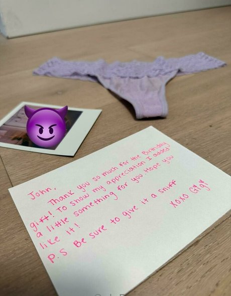 gigipenaa 裸のポルノスター 写真
