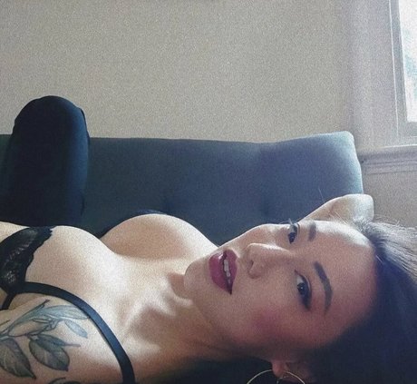 Ravenna Tran スターセックス 写真