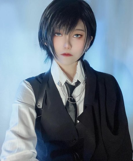 Aveline Tetsuya エロティック女優 写真