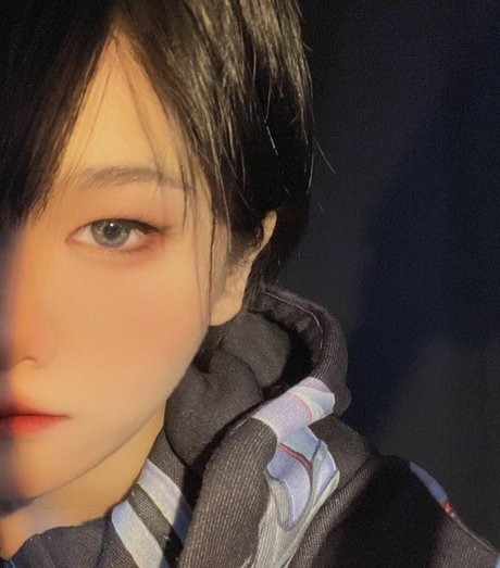 Aveline Tetsuya ポルノスター アダルト 写真