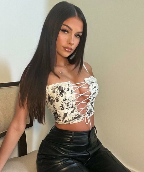 Julia Merekoulias エロティックなモデル 写真