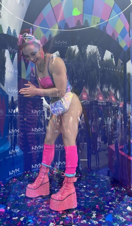 Claire Max 独占モデル 写真