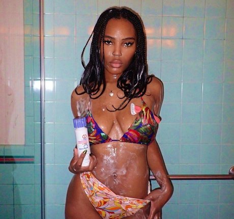 Quenlin Blackwell ホットなスター 画像