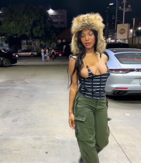 Quenlin Blackwell セックスモデル 写真