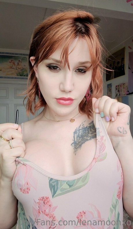 lenamoonxo セクシーなポルノスター 画像