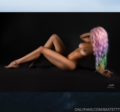 lolaqueencobra 無料モデル 写真