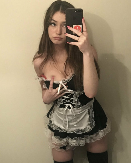 Skylarxraee セクシー女優 写真
