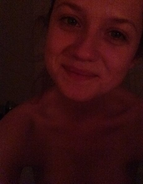 Bonnie Wright 独占ポルノスター ギャラリー