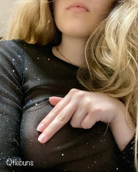Qtiebuns ASMR アダルト女優 画像