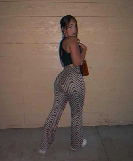 clara00ellis ヌードスター 写真
