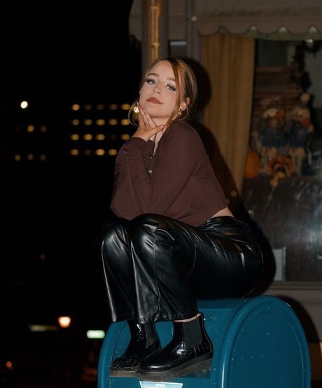 clara00ellis エロティックモデル 写真