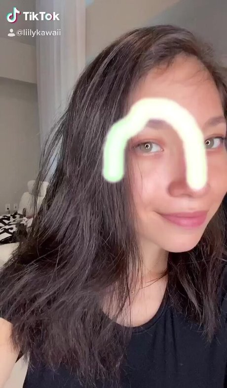 Lily Kawaii 美しいポルノスター 写真