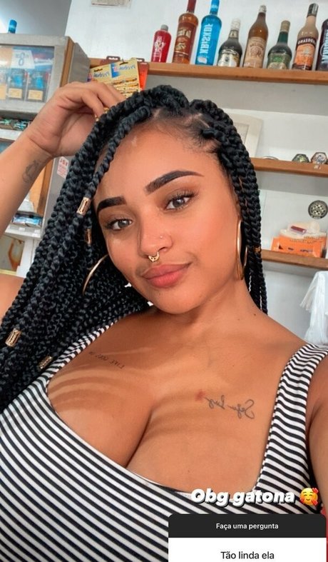 Nanah Rodrigues 完璧なモデル 写真