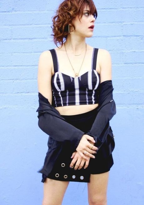 Lindsey Shaw アダルトモデル 画像