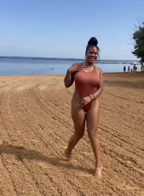 Danielle Sylvester ホットなモデル 画像