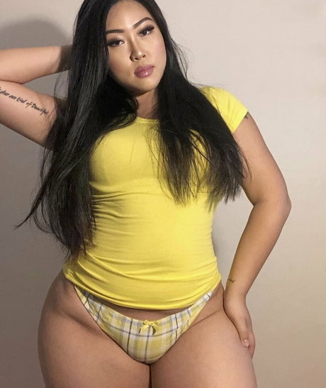 Jin Baek エロティックモデル 写真
