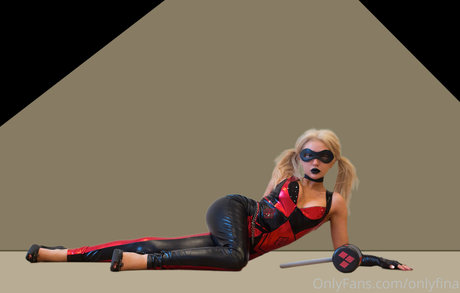 onlyfina 最高のポルノスター 写真