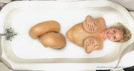 angelrawww スター 裸 写真