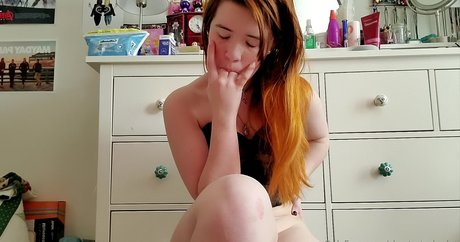 ぽっちゃり巨乳オンリーファンズ ホット裸 ギャラリー