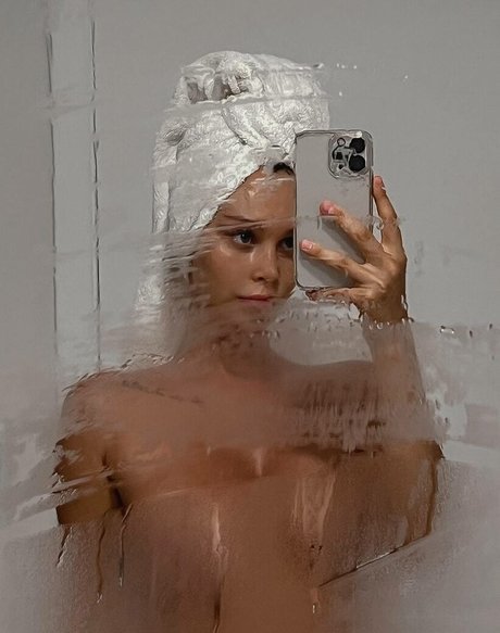 Lily Ermak ヌード女優 画像