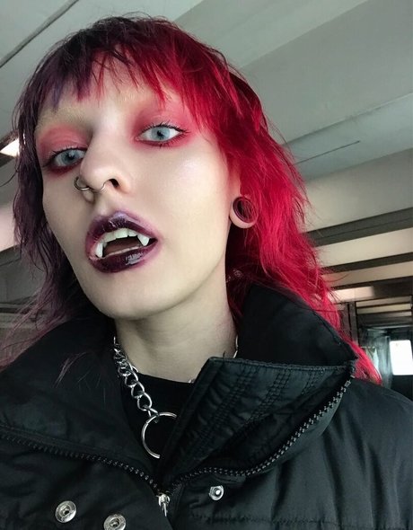 itsadeathwish ヌード女優 ギャラリー