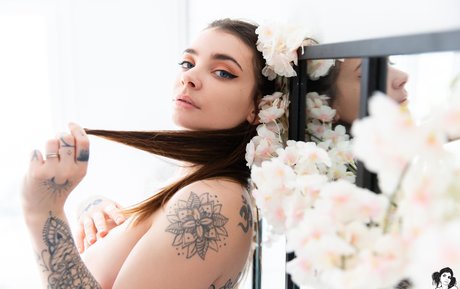 Pia Lora 完璧なスター 写真