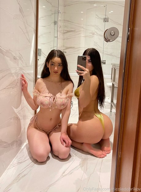 Nicole Dobrikov セックスモデル ギャラリー