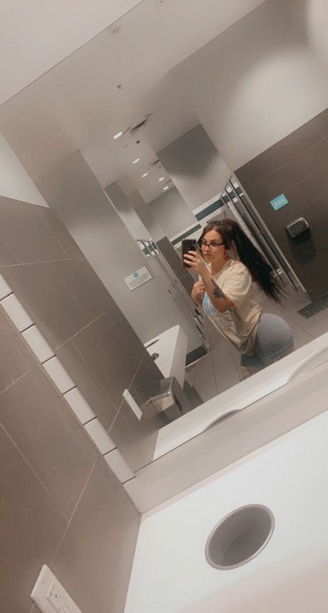 Imtrashleyyy セクシーなスター 写真