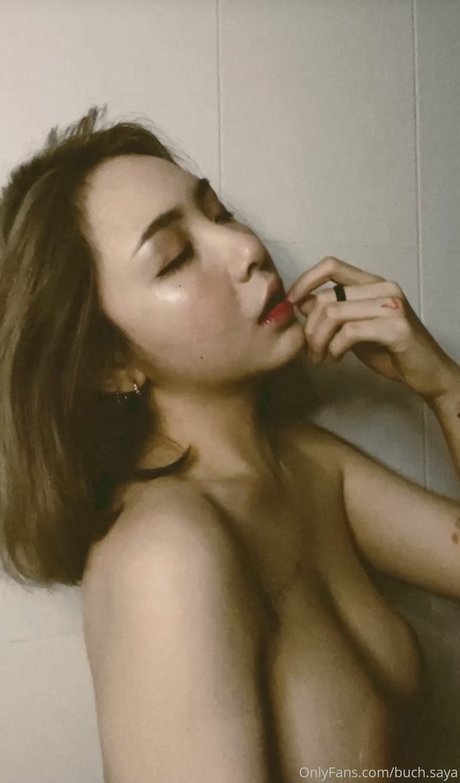 b saya ホットなモデル 写真