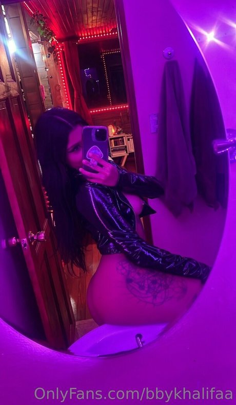 bbykhalifaa ポルノモデル 写真