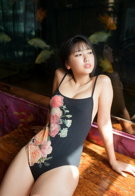 Aika Sawaguchi ポルノモデル 写真
