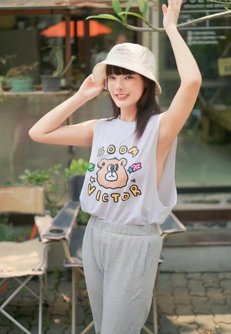 Beeko Pinknavy ポルノスター ヌード 写真